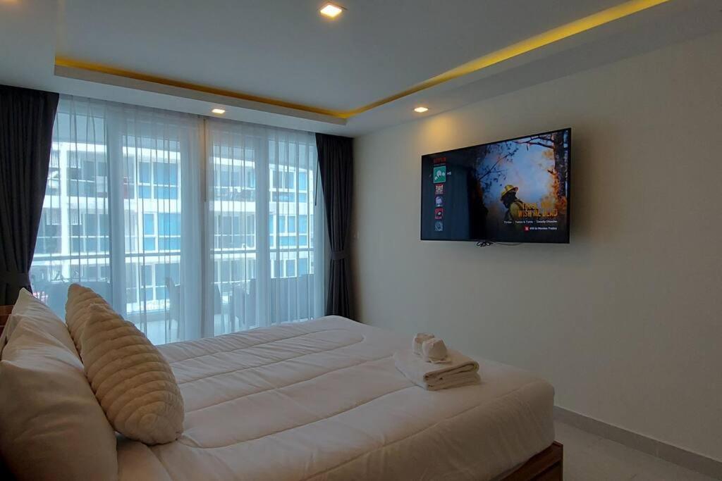 Grand Avenue, Luxury Suite, 72Sqm Pool View With Lounge Area 芭達亞 外观 照片