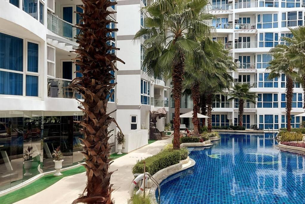 Grand Avenue, Luxury Suite, 72Sqm Pool View With Lounge Area 芭達亞 外观 照片