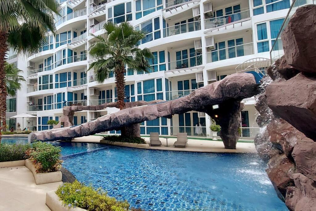 Grand Avenue, Luxury Suite, 72Sqm Pool View With Lounge Area 芭達亞 外观 照片